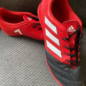 Adidas indoor soccer shoes size 12 Mens